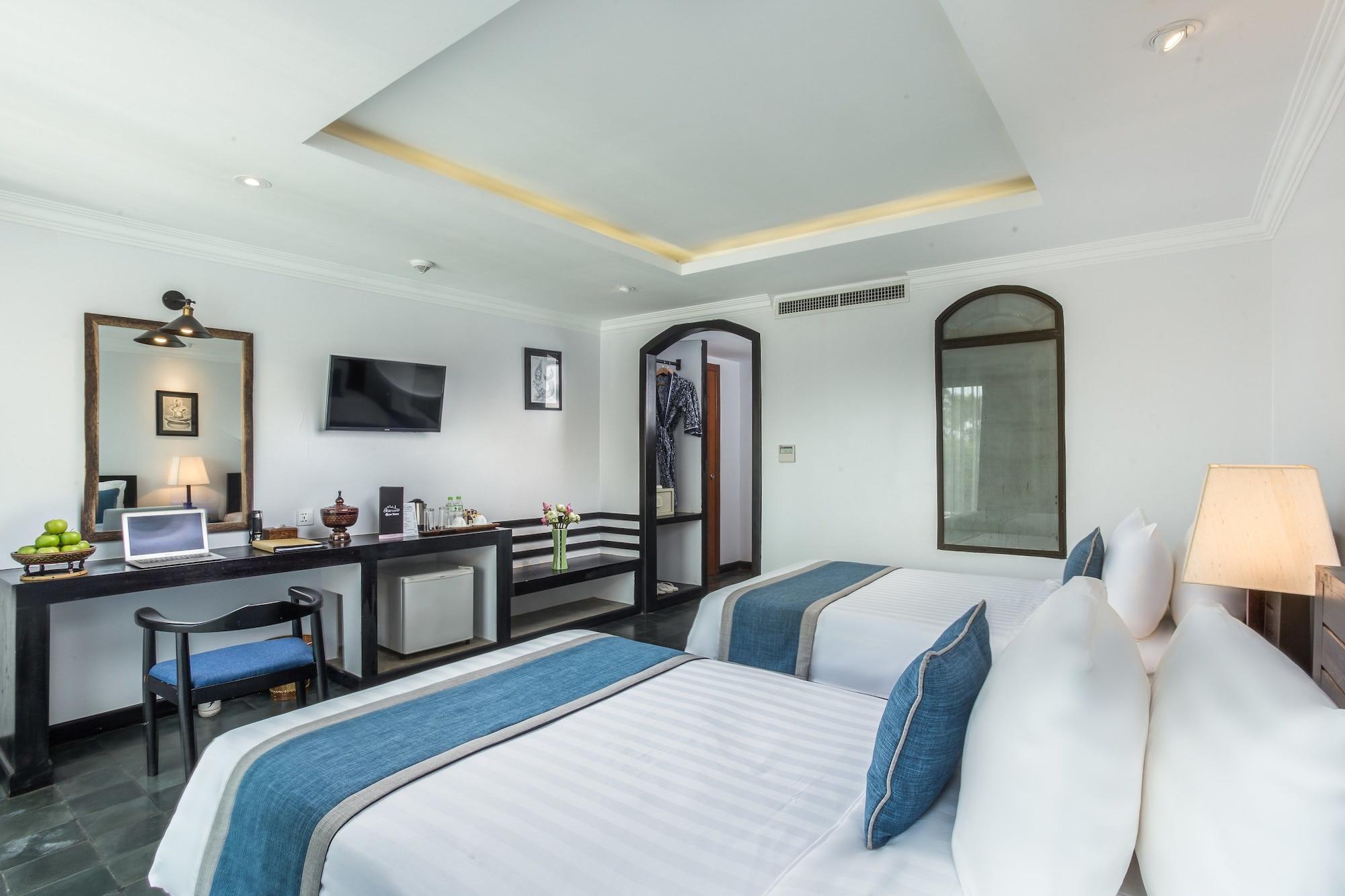 Hotel People By The Community 4*
